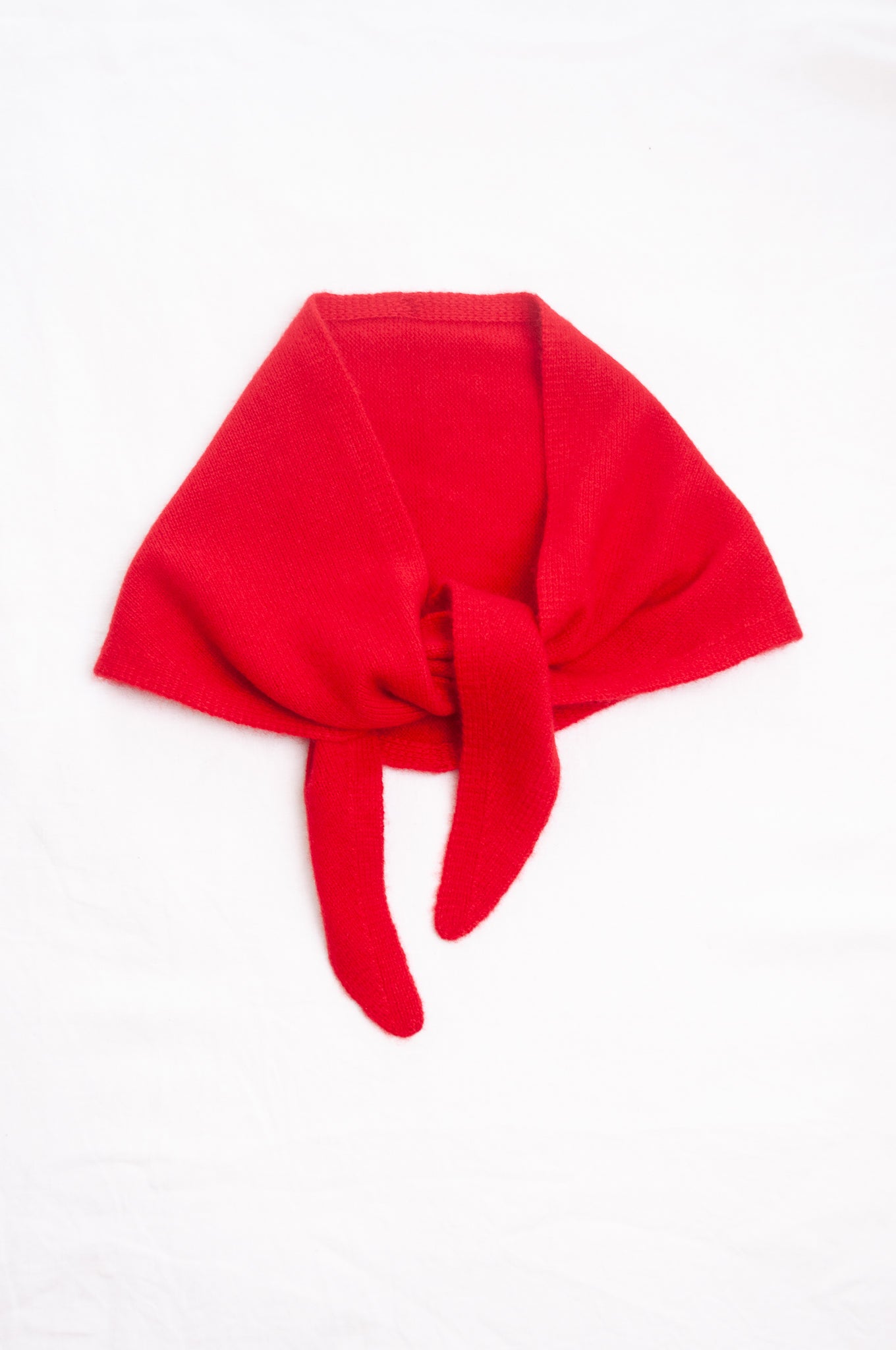 Cashmere triangle neck scarf in crimso red.