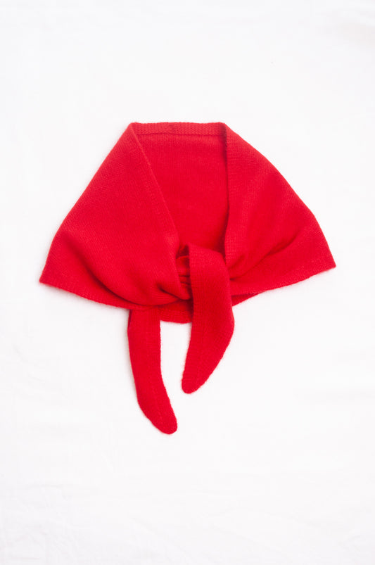 Cashmere triangle neck scarf in crimso red.