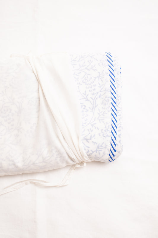 Blue and whtie floral muslin blockprint dohar summer quilt.