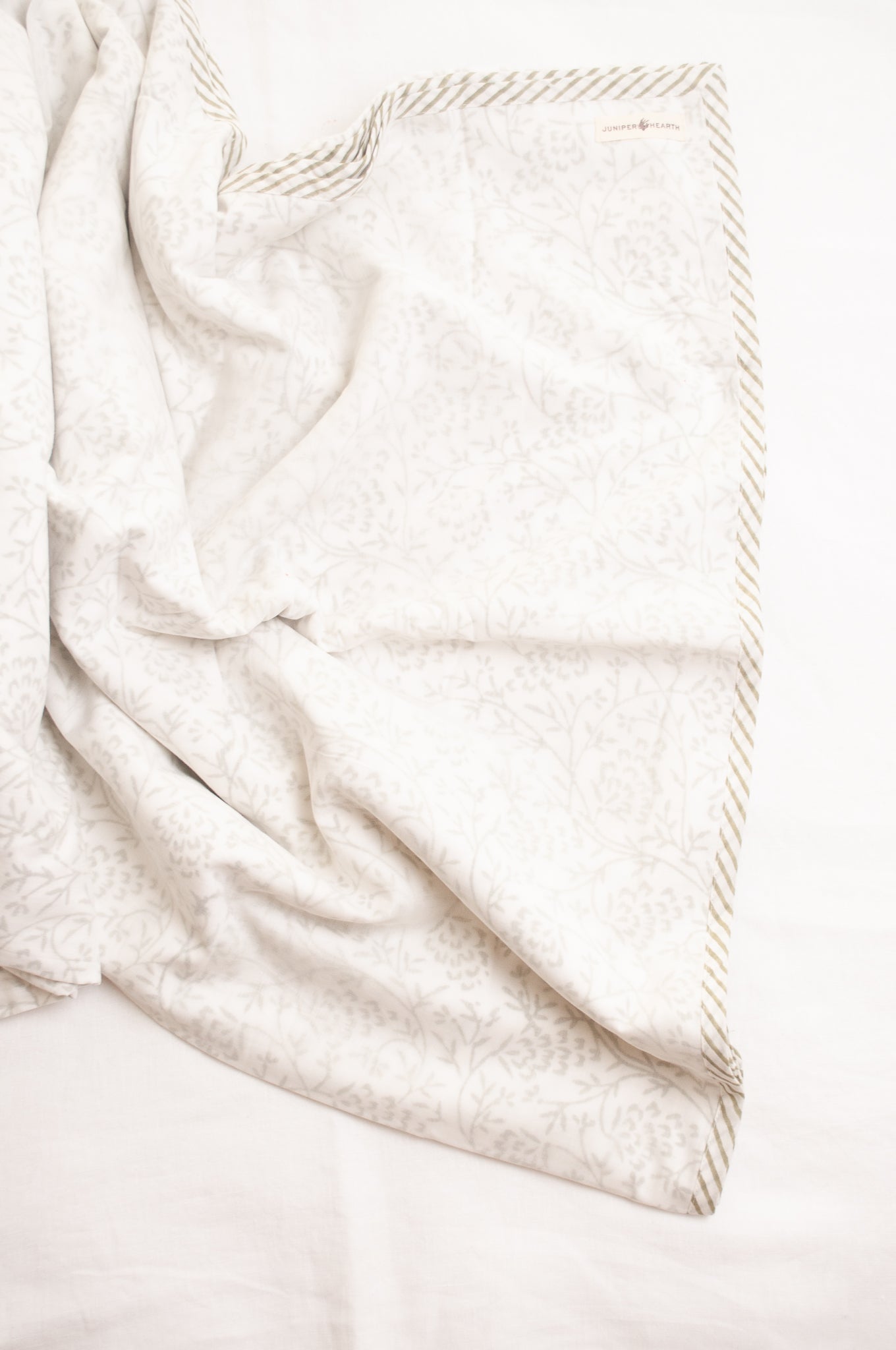 Olive green and whtie floral muslin blockprint dohar summer quilt.