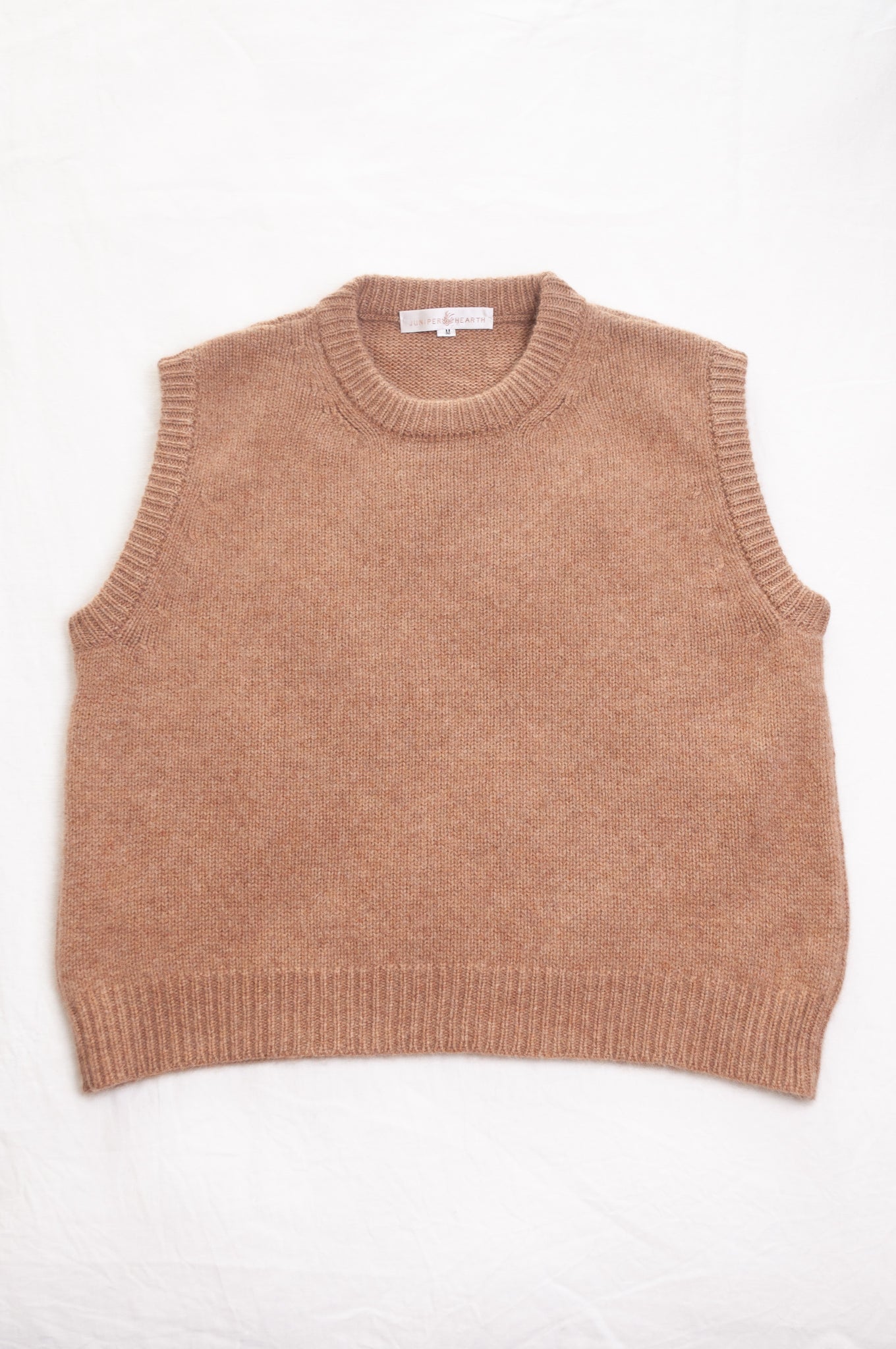 Cashmere round neck vest in camel.