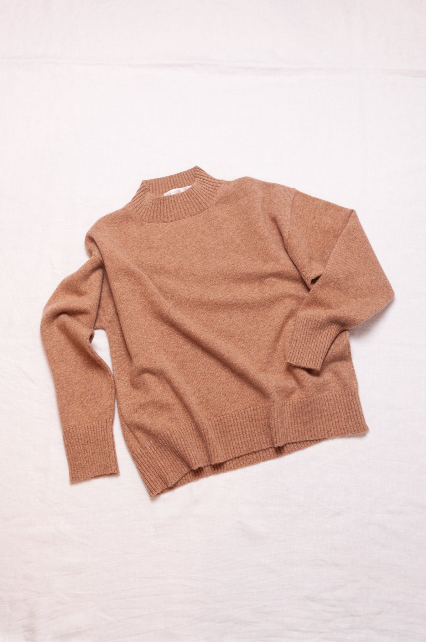 Cashmere turtle neck sweater in camel.