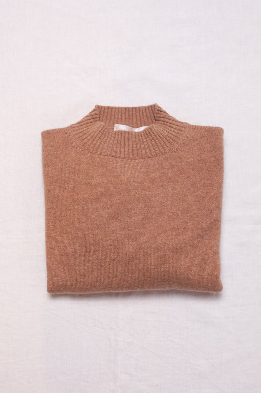 Cashmere turtle neck sweater in camel.