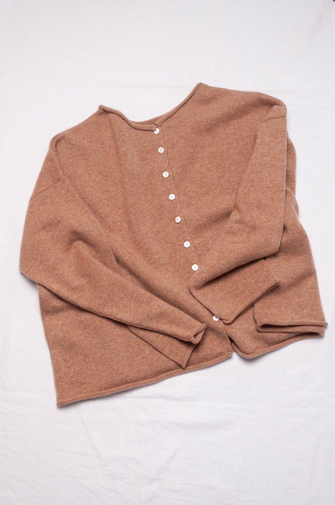 One size reversible cashmere cardigan in camel.