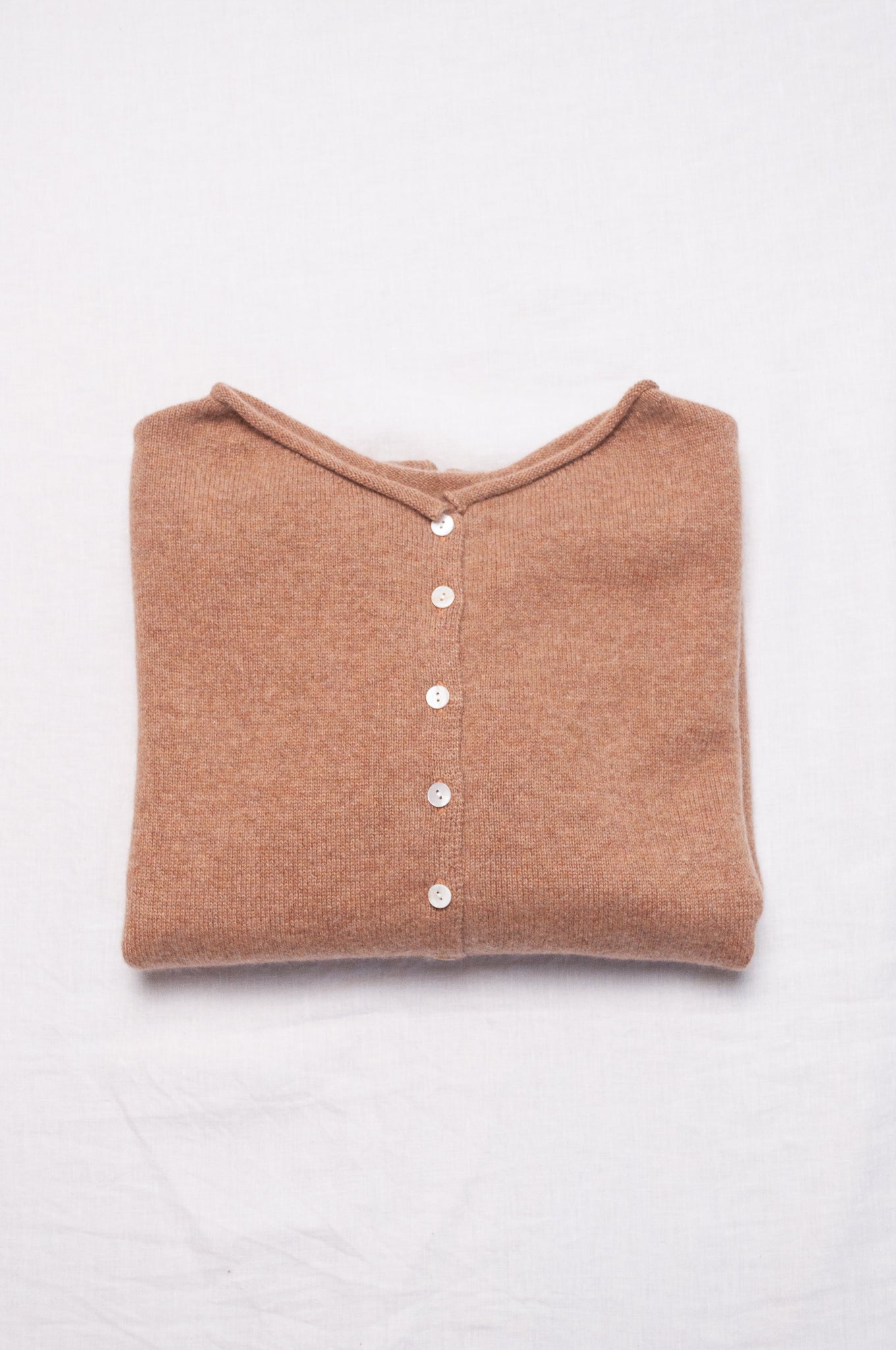 One size reversible cashmere cardigan in camel.