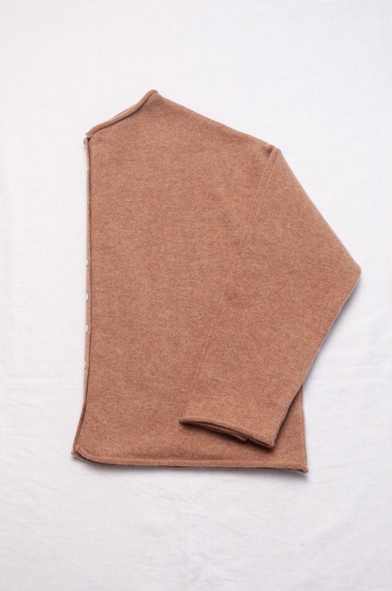 One size reversible cashmere cardigan in camel.