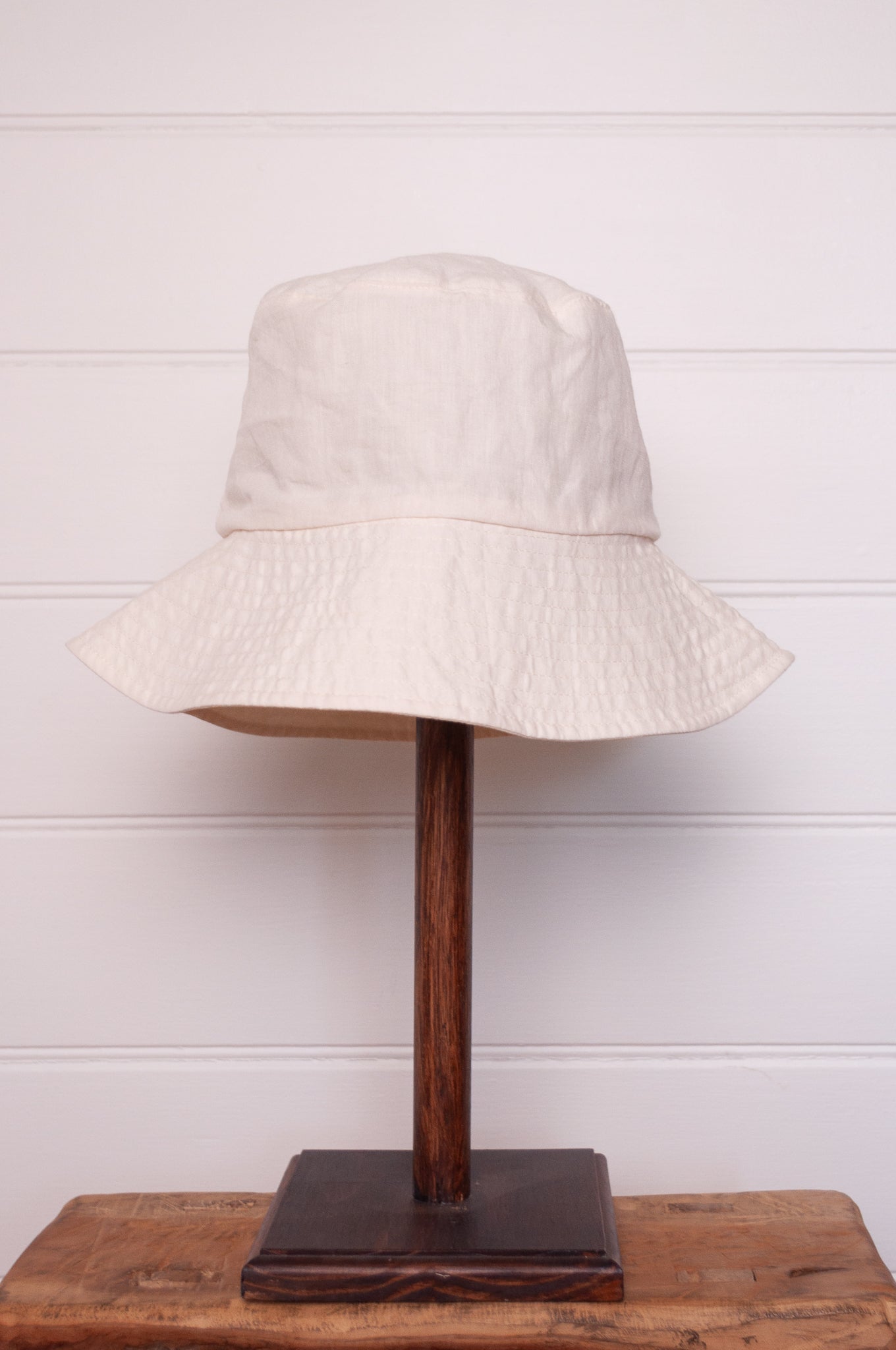 PCNQ Luna made in Japan ivory white foldable linen fabric bucket hat.