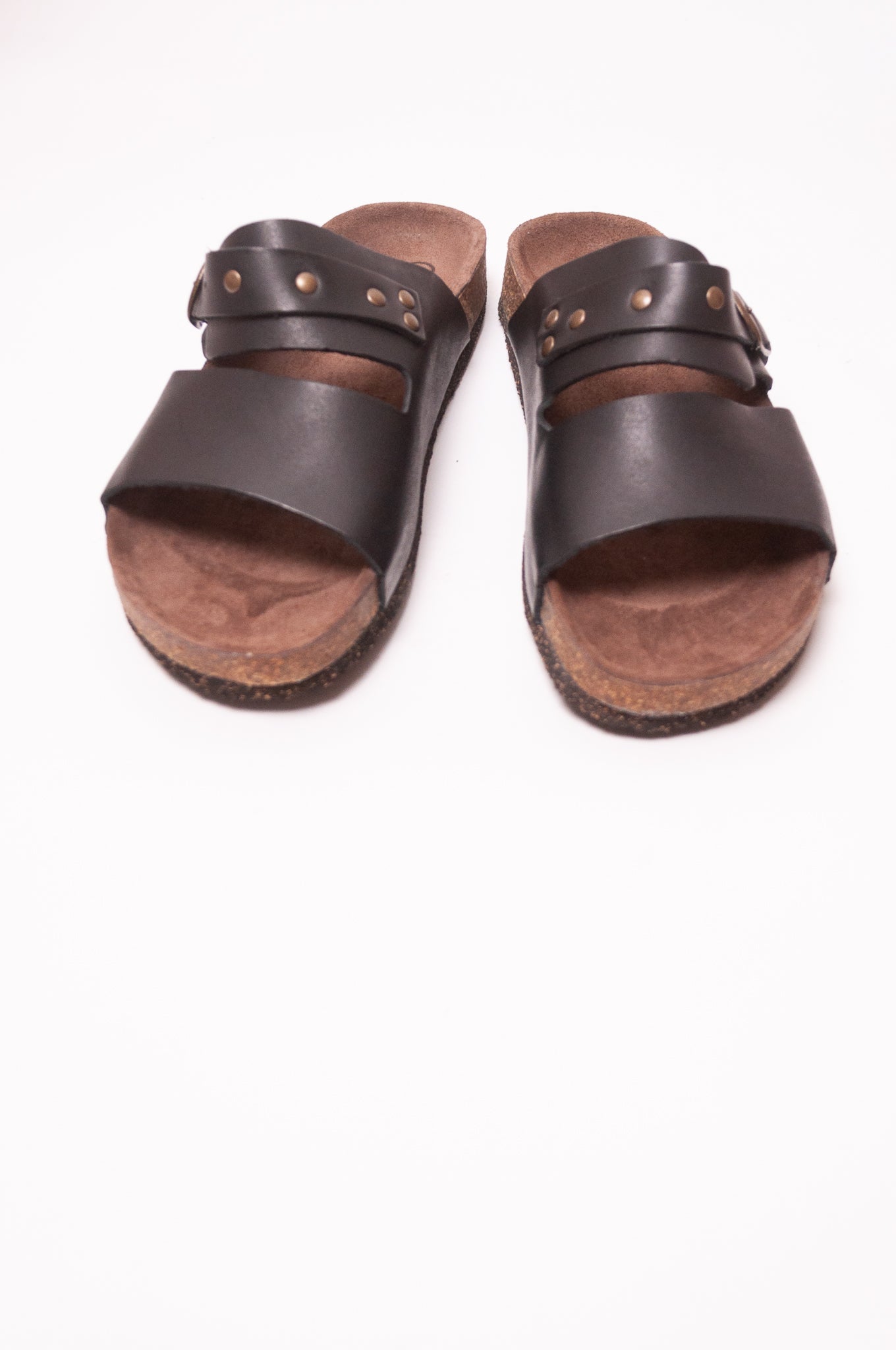 Bosabo black leather slide Vachette nero with brass stud detail and buckle.
