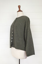 Load image into Gallery viewer, One size reversible cashmere cardi - olive