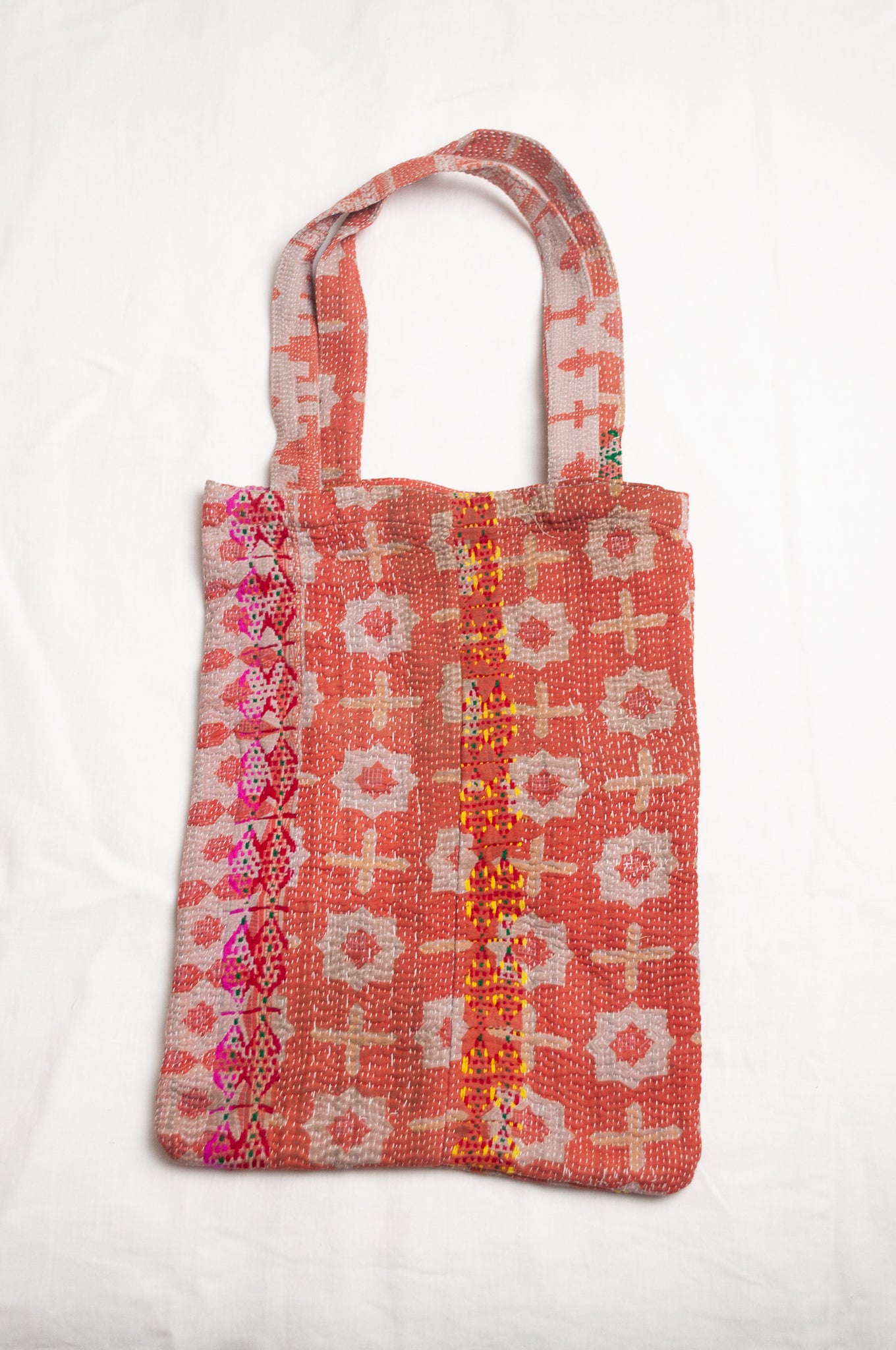 Vintage kantha tote bag, red with beige flowers and crosses.