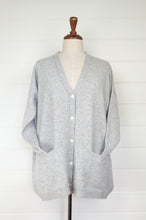 Load image into Gallery viewer, One size cashmere boyfriend cardi - ash grey