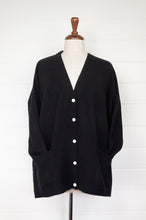 Load image into Gallery viewer, One size cashmere boyfriend cardi - noir