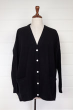 Load image into Gallery viewer, One size cashmere boyfriend cardi - noir