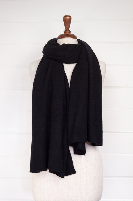 Juniper Hearth cosy cashmere scarf -  noir