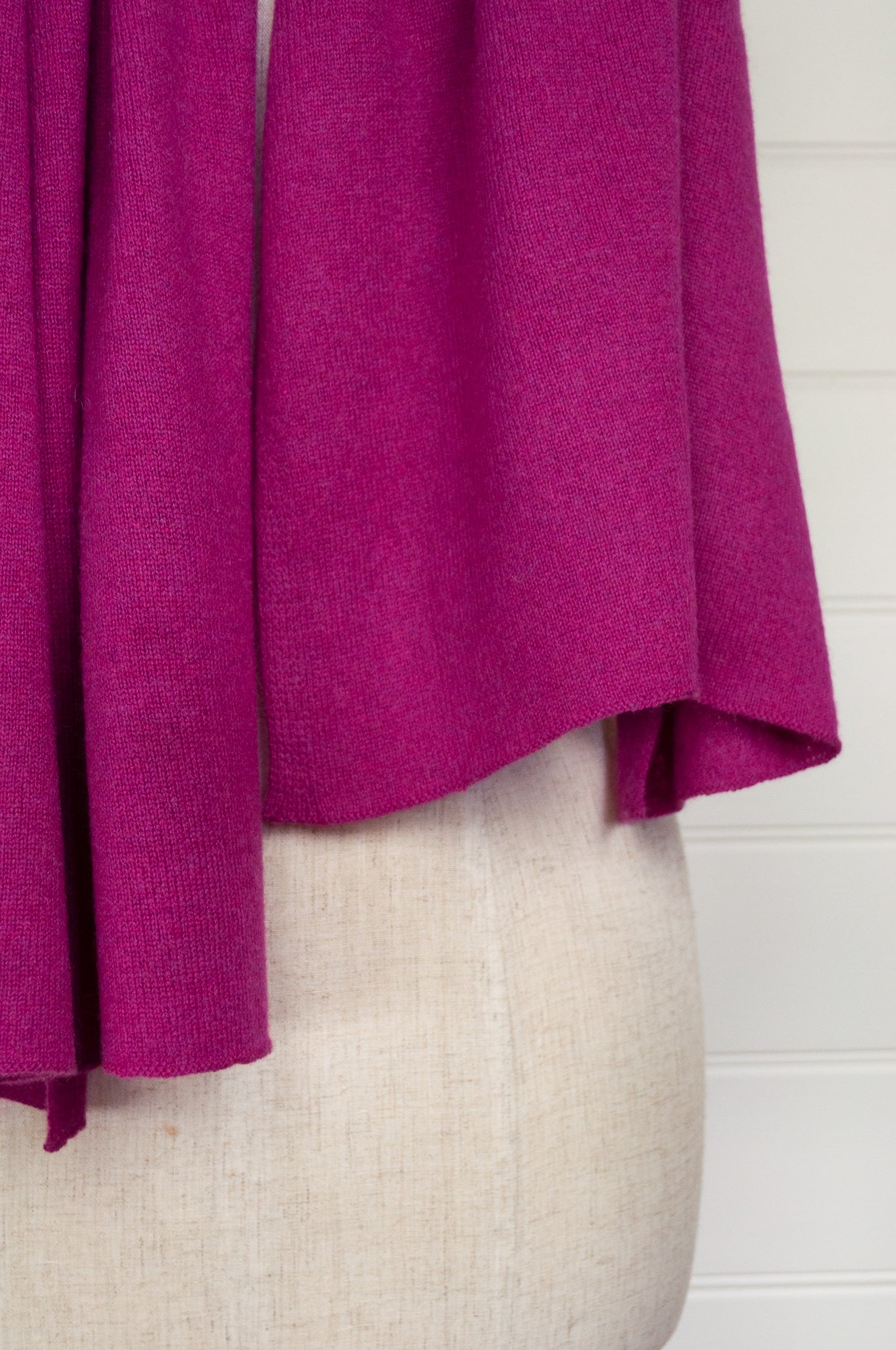 Juniper Hearth cosy cashmere scarf - magenta
