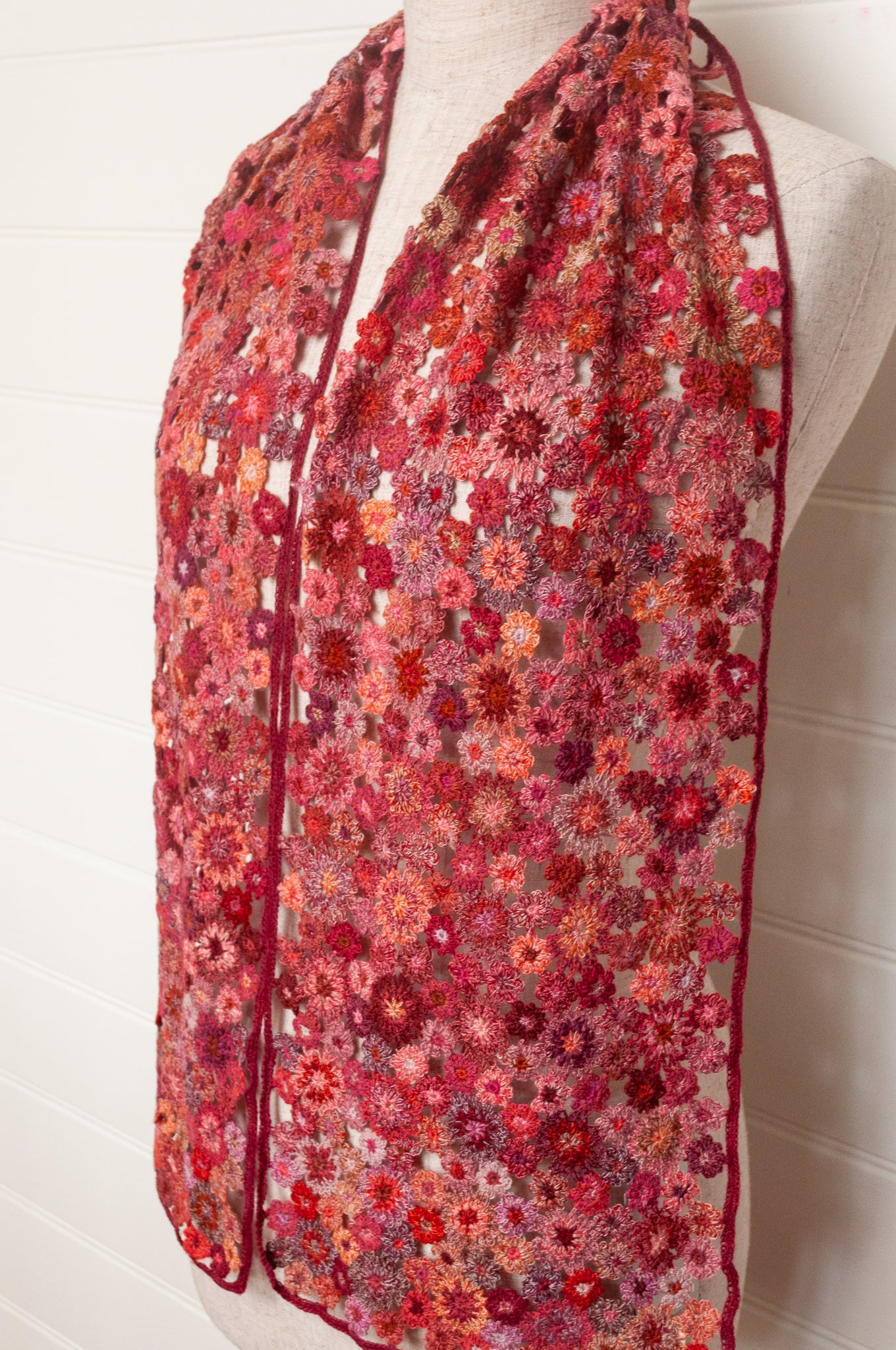 Sophie Digard crochet scarf fleurs etoiles in pinks and reds.