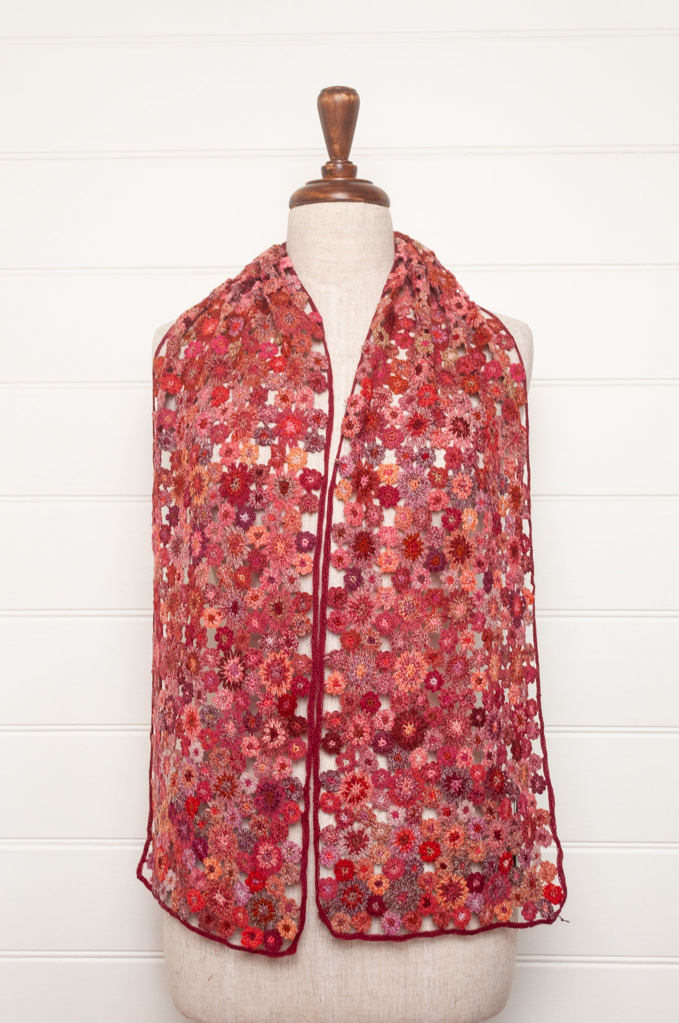 Sophie Digard crochet scarf fleurs etoiles in pinks and reds.