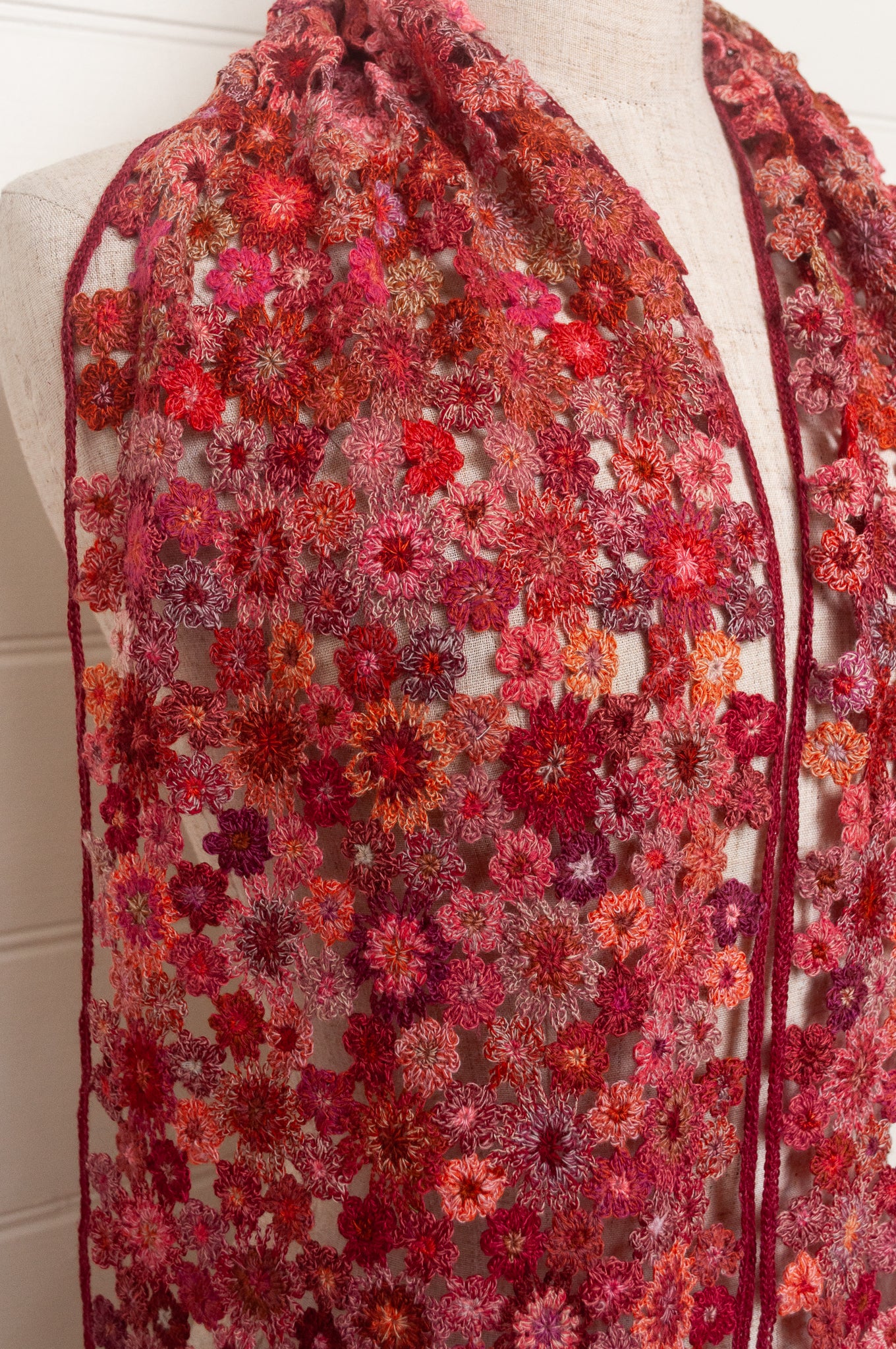 Sophie Digard crochet scarf fleurs etoiles in pinks and reds.