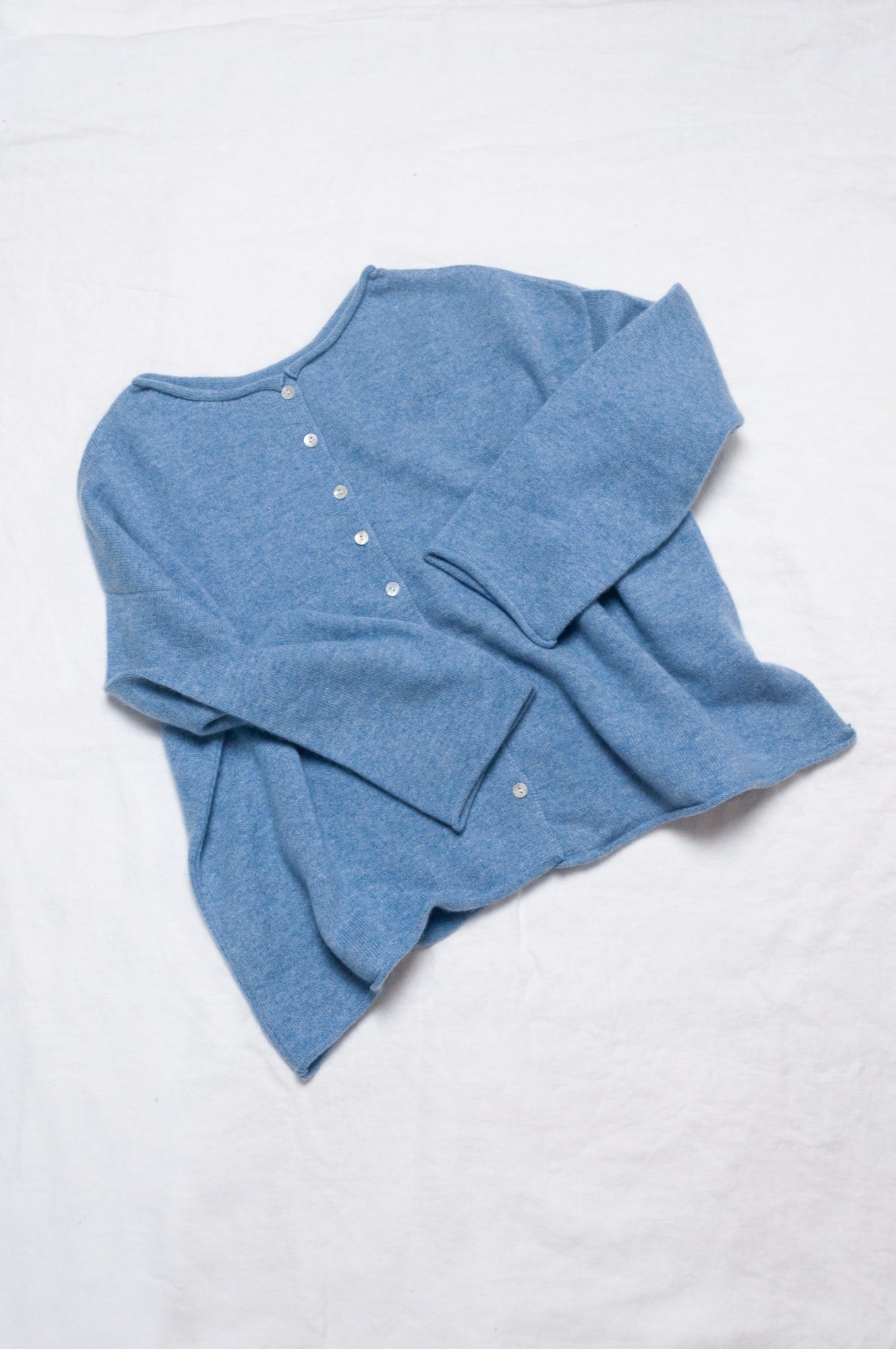 One size reversible cardigan ethically made in Nepal from 100% pure cashmere, in sky blue.