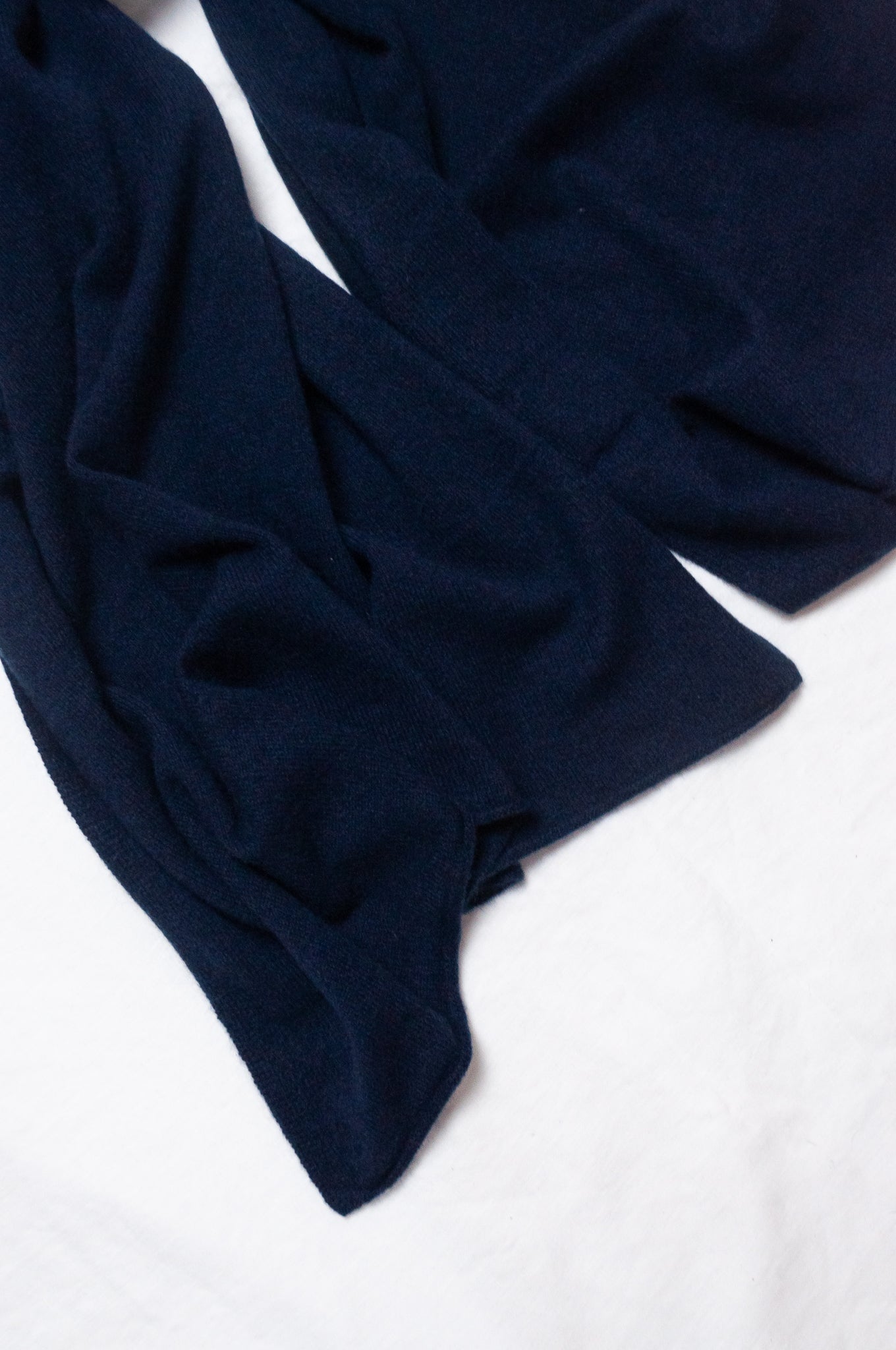 Generous sized cashmere scarf in deep navy blue.