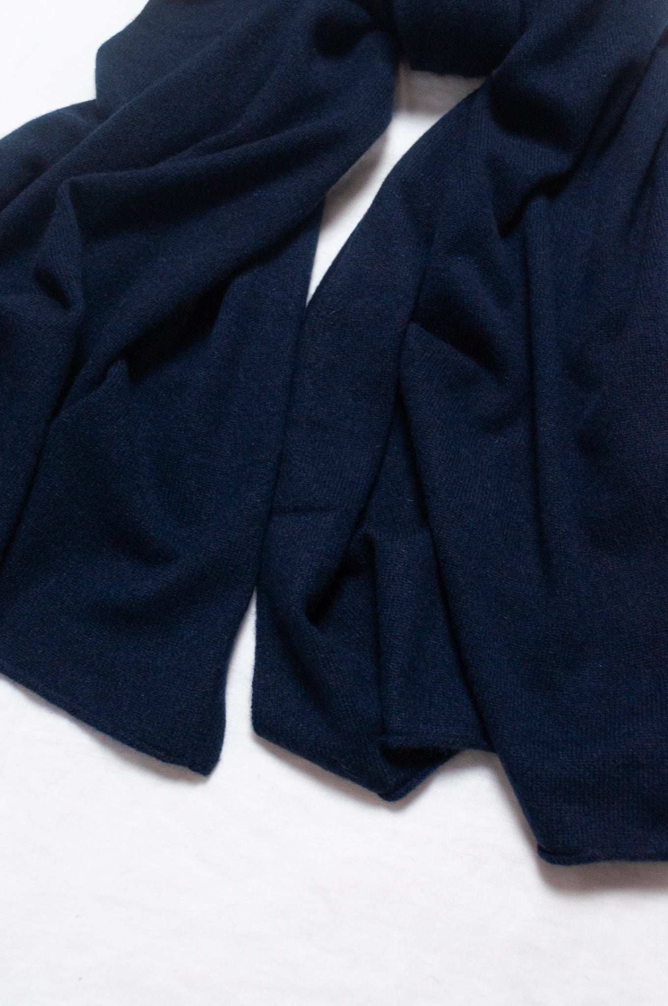 Generous sized cashmere scarf in deep navy blue.