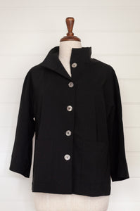 Valia Lygon St jacket in cotton stretch fabric in black.