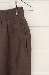 DVE Rooma pant elastic waist with side pockets in deep taupe brown linen.