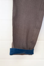 Load image into Gallery viewer, DVE Rooma pant elastic waist with side pockets in deep taupe brown linen.