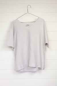 Valia Iris blouse V-neck short sleeves in Pearl grey..