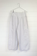 Load image into Gallery viewer, Valia made in Melbourn Sydney pants in pearl grey linen.