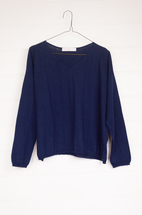 Cotton and cashmere one size easy fit V-neck sweater in  navy blue.
