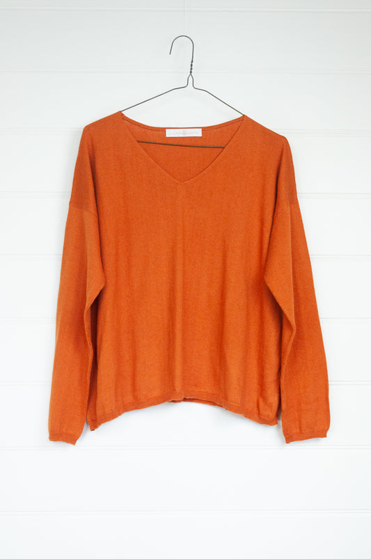 Cotton and cashmere one size easy fit V-neck sweater in  tamarind tan brown.