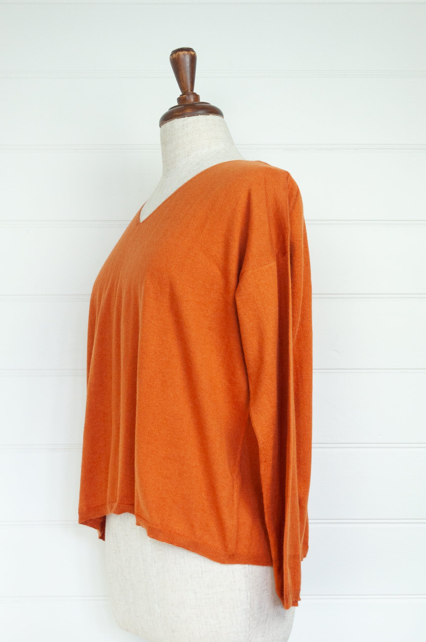 Cotton and cashmere one size easy fit V-neck sweater in  tamarind tan brown.