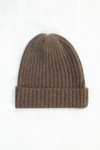 Load image into Gallery viewer, Juniper Hearth 100% cashmere ribbed knitted beanie in walnut brown.