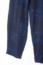 Load image into Gallery viewer, Valia made in Melbourne wool jacquard print jersey pants in dark ink navy blue.