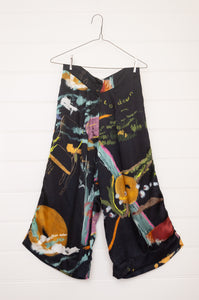 Yavi wide leg crop viscose pant unwilted floral print on ink black.