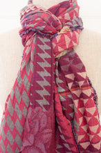 Load image into Gallery viewer, Letol Casimir jacquard weave scarf made in France rose pink and lilac houndstooth.