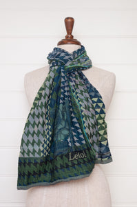 Letol Casimir jacquard weave scarf made in France bleu vert houndstooth blue green.