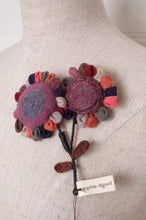 Load image into Gallery viewer, Sophie Digard brooch - wool daisies AF