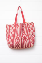 Load image into Gallery viewer,  Medium Letol organic cotton bag made in France, Willy print in peach pink, Gad print in crimson on the reverse.