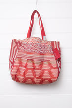 Load image into Gallery viewer,  Medium Letol organic cotton bag made in France, Willy print in peach pink, Gad print in crimson on the reverse.