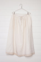 Load image into Gallery viewer, Dve linen one size Isha skirt in ivory self check.