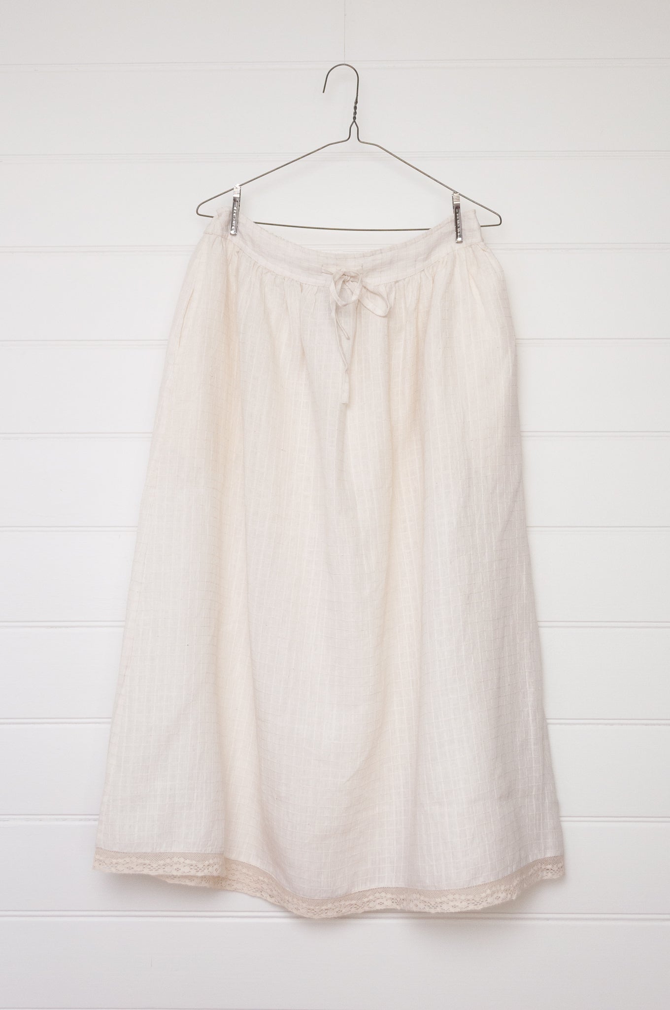 Dve linen one size Isha skirt in ivory self check.