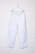 Load image into Gallery viewer, Valia white cotton denim raw horseshoe pant.