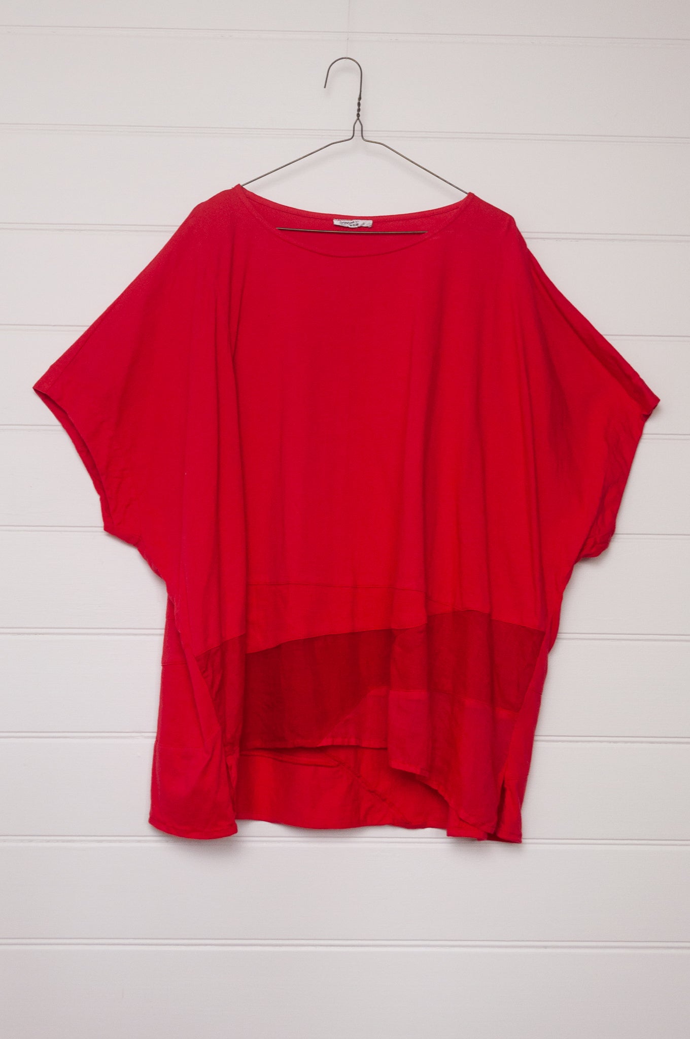 Banana Blue loose fitting mix linen top, gauze and cotton jersey in cherry red.