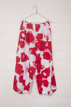 Load image into Gallery viewer, Banana Blue abstract floral print red on white linent pants.