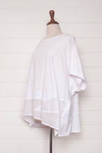 Load image into Gallery viewer, Banana Blue loose fitting mix linen top, gauze and cotton jersey in white.