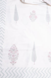 Pure cotton muslin summer quilt dohar white with pink floral Moghul print.