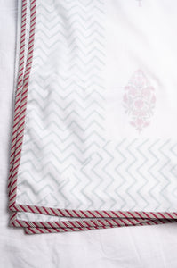 Pure cotton muslin summer quilt dohar white with pink floral Moghul print.