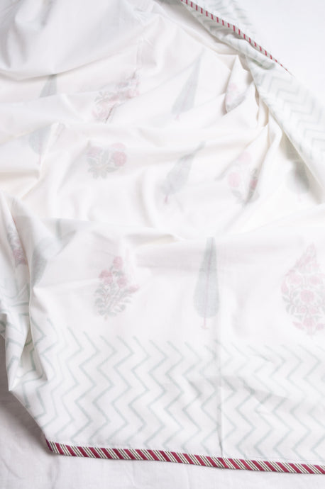 Pure cotton muslin summer quilt dohar white with pink floral Moghul print.